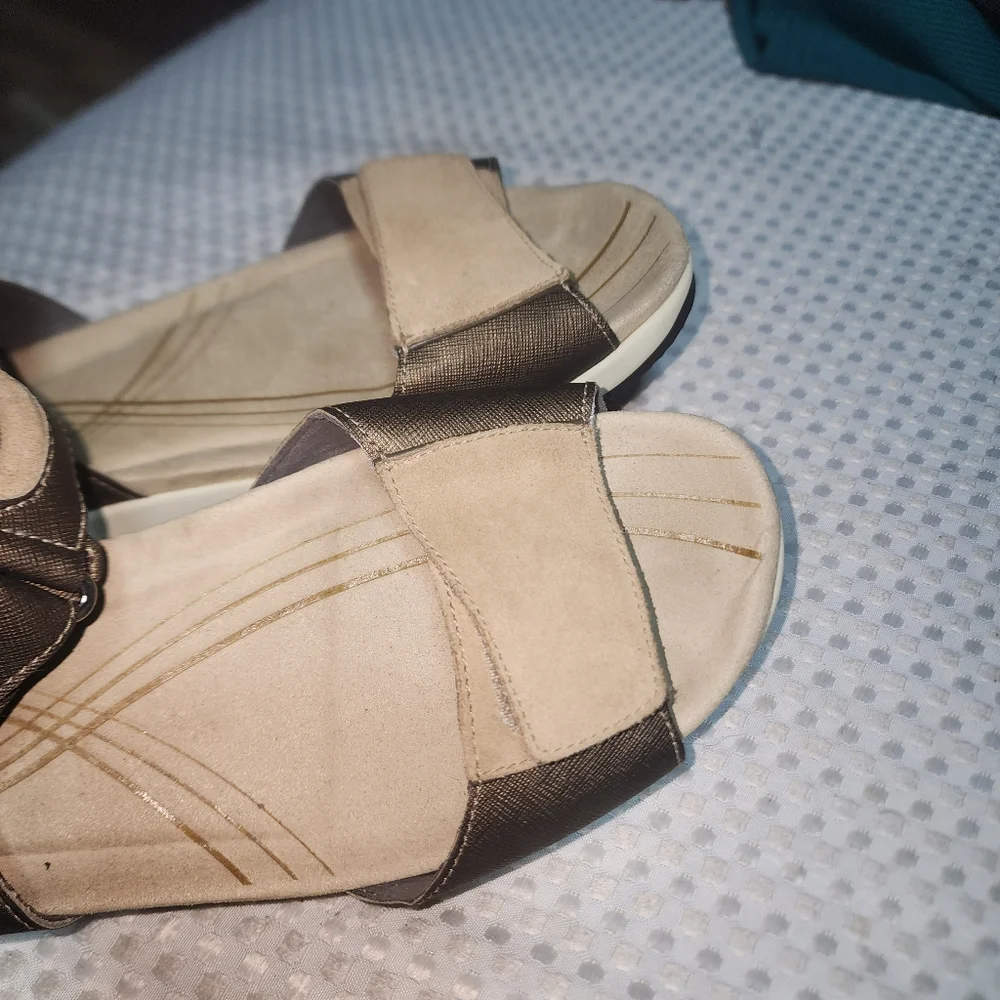 MBT PIA EUC WOMENS SZ 11 TAN SUEDE ROCKER TONING WALKING SANDALS